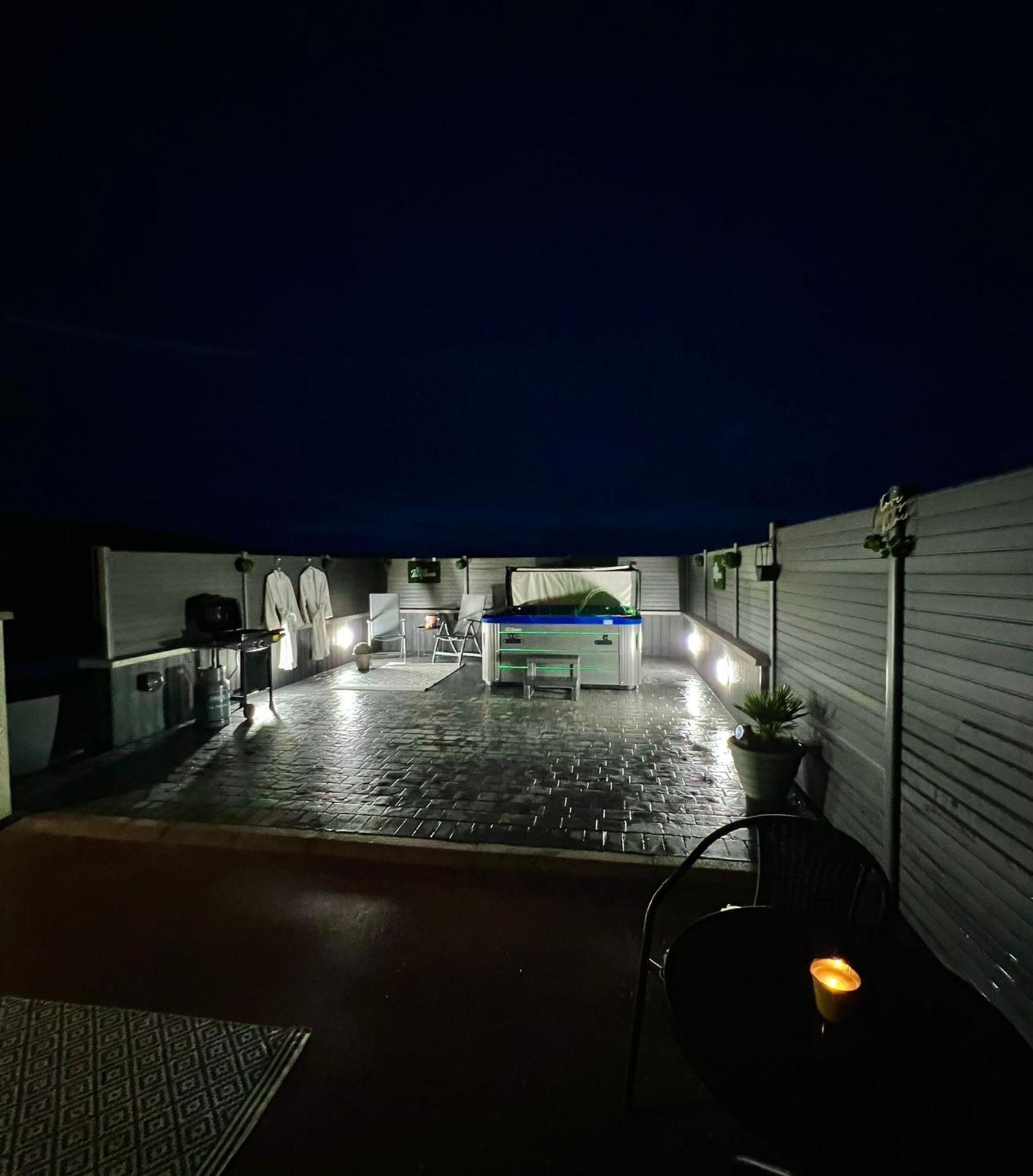 View 37 Apartment Гринкасл Экстерьер фото